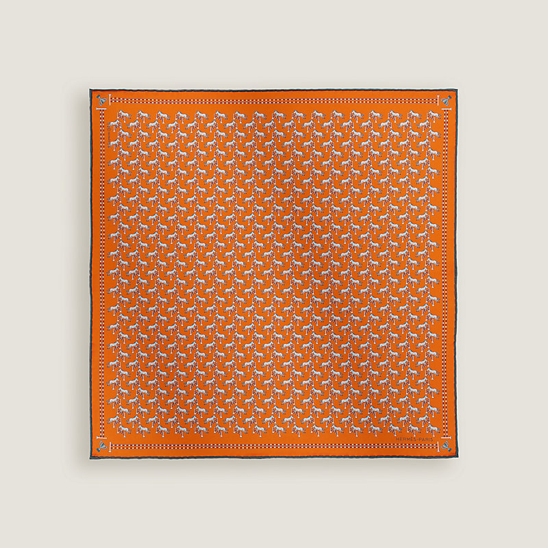 “自由跳跃”45小方巾