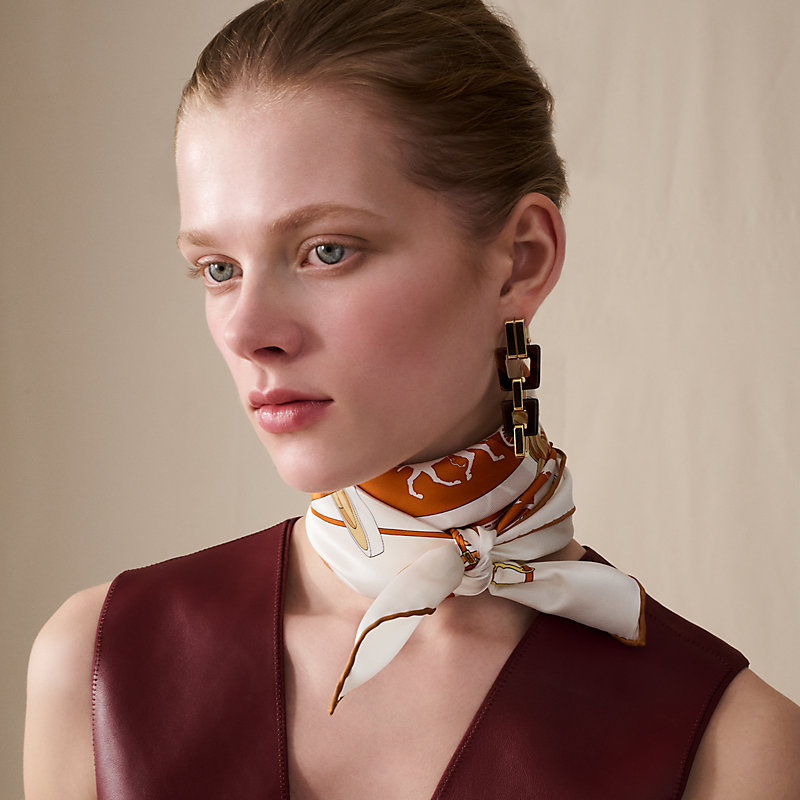 “转动中的巴黎”70方巾