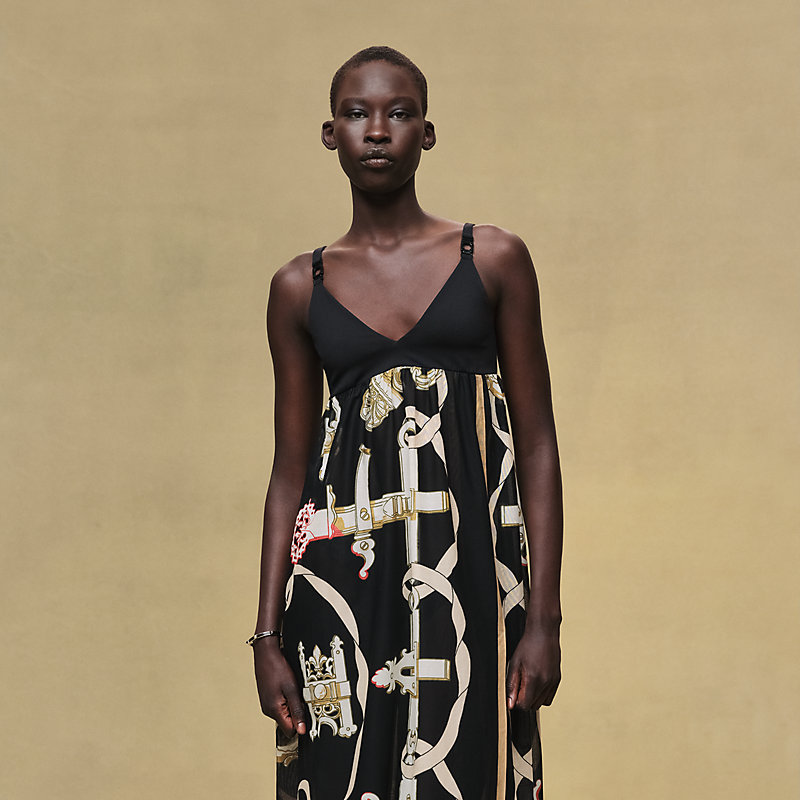 “铁饰混搭”混织面料沙滩连衣裙