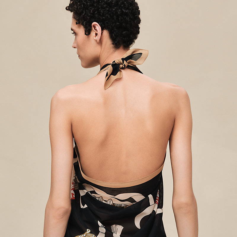 “铁饰混搭”超大沙滩巾