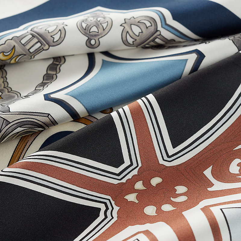 “马刺”90双面方巾