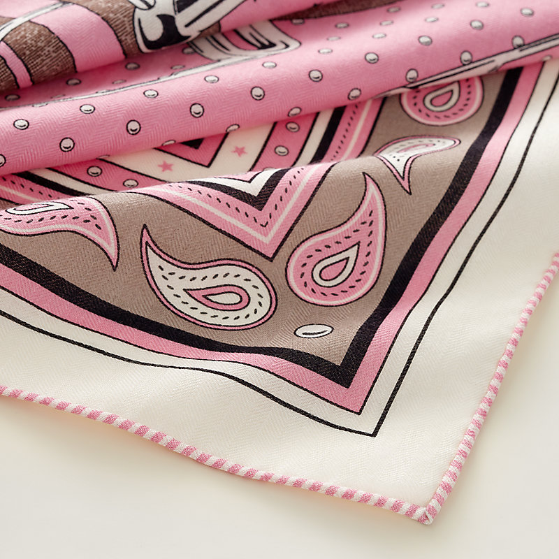 “马嚼锁环BANDANA”140披肩