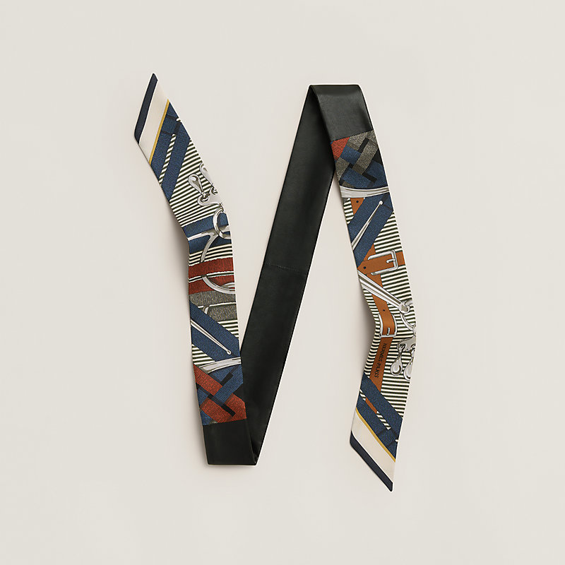 “马嚼锁环衬衫”长款皮革Twilly小丝巾