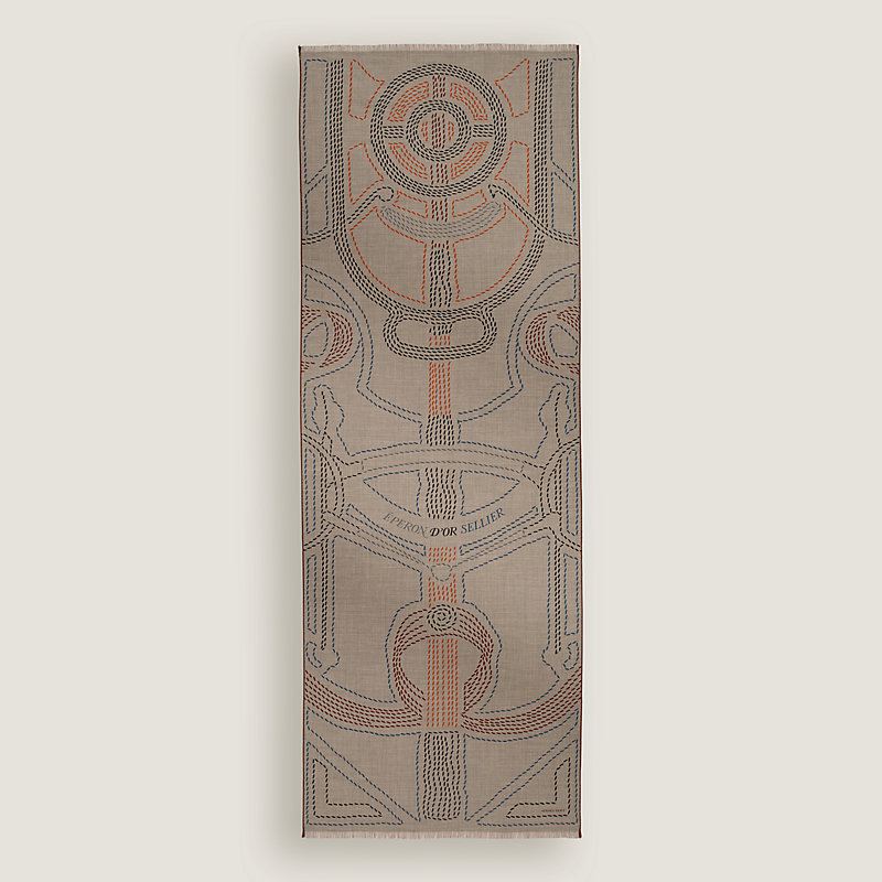 “马鞍针法版金质马刺”长方形丝巾